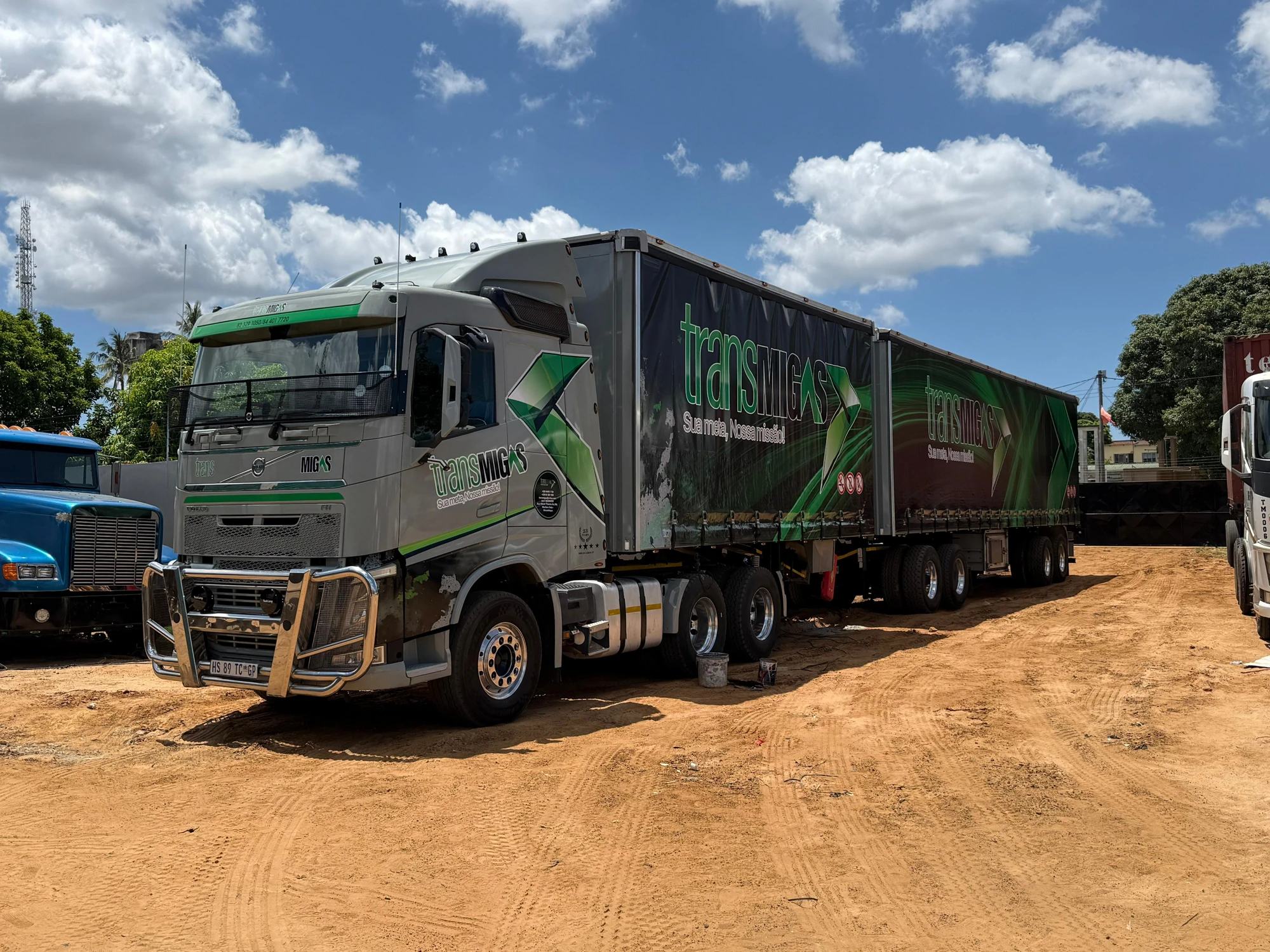 Volvo Trans Migas com links fechados para carga geral
